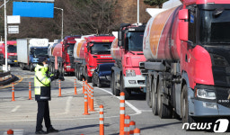 대한송유관공사 서울지사 향하는 유조차들
