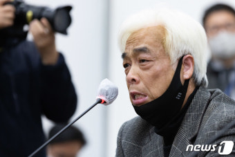 눈물 흘리며 발언하는 이태원 참사 희생자 유가족