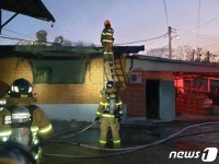 옥천 동이면 주택 창고서 불…2명 중경상