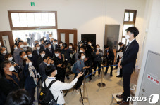 상무관 검은비 놓고 31일까지 철거 vs 상징적 작품, 철거 안돼