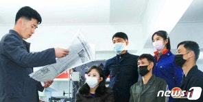 성광주보인쇄소 | '당보 학습'하는 북한 인쇄공장 노동자들