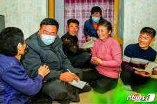 북한, 당 일꾼에 멸사복무 기풍 독려…헌신의 길