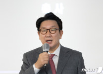 축사하는 권성동 의원