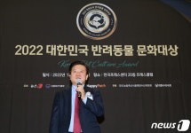 심사평 하는 김재영 국경없는 수의사회 대표