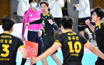 '김연경 28득점' 흥국생명, 0-2→3-2 역전승…KB손해보험은 8연패 탈출