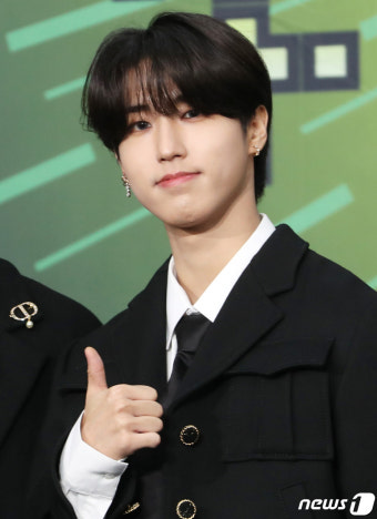 스트레이키즈 한, 오늘 기분 엄지척
