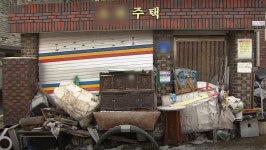 쓰레기도 재산 다 버리고 떠난 세입자…집주인, 손도 못 대는 이유