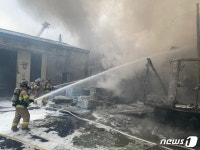 화성 반정동 화장품 보관 창고 화재 큰 불길 잡혀