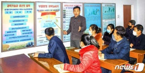 노동신문, 농장원들의 과학기술 학습 강조…삼천군농장원 모습