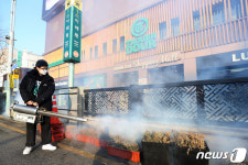 이태원역 1번출구, 추모 물품 사라지고 소독 중