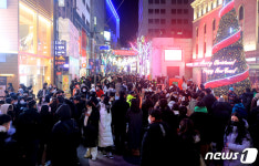 다시 북적이는 명동거리