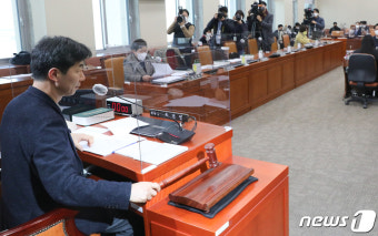 국회 환노위 고용노동법안심사소위 '노란봉투법 논의'
