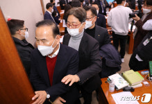 양곡관리법 의결 반대하며 퇴장하는 與