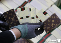 서울세관, 명품 브랜드로 포장된 중국산 수제담배 적발