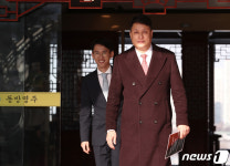 모습 드러낸 동방명주 대표