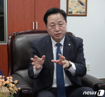 [인터뷰]김두관 위원장 