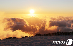 제주 해맞이는 어디서…한라산·성산일출봉 벌써 예약 끝