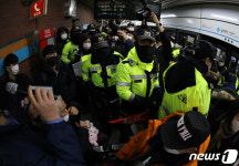혼잡한 삼각지역