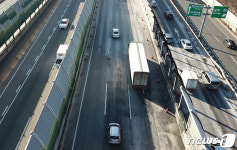 대구 중부내륙고속도로, SUV 화재 방음벽 옮겨붙어