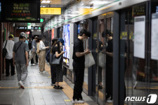 지하철 2호선 성수~용답역간 신호장애로 운행중지