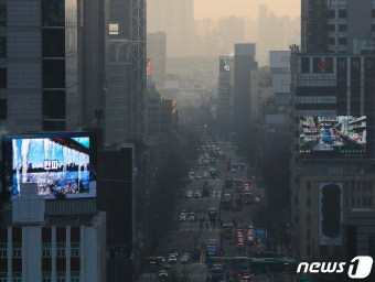 [주말날씨] 토요일 눈 그친 뒤 포근…미세먼지에 황사까지 덥쳐