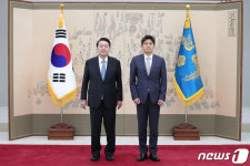 윤 대통령, 김생 주코트디부아르 대사 신임장 수여