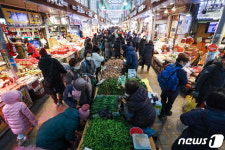 설 명절 앞두고 붐비는 전통시장
