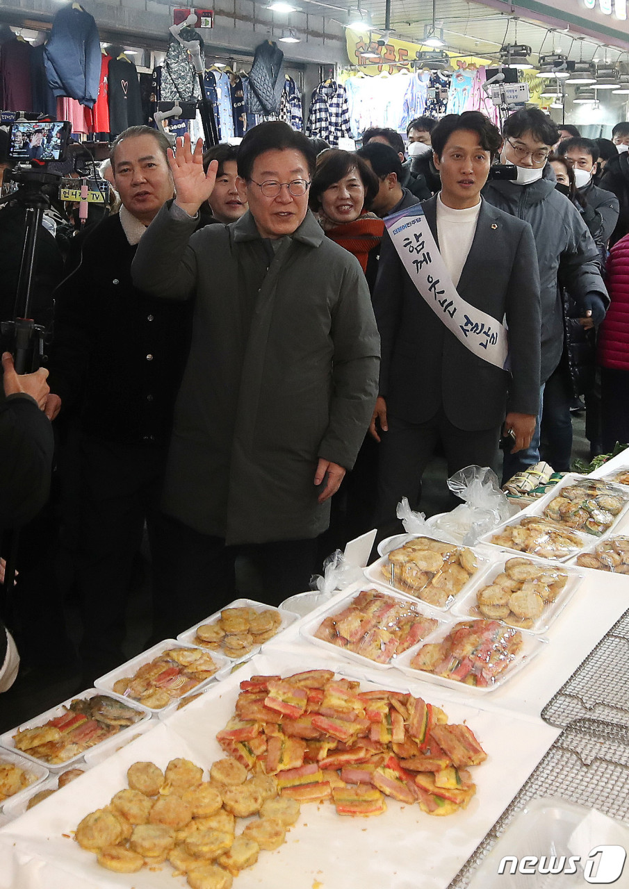 이재명 대통령, 현충일 끝나자마자 재래시장 깜짝 방문This처럼 시민 소통 강조(96자)