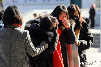 설 앞두고 눈물 흘리는 이태원 참사 유가족