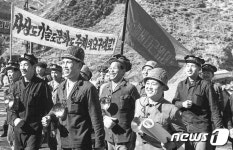 노동신문, 경제난 타파 위한 사상전…1960~1970년대 투쟁정신 부각