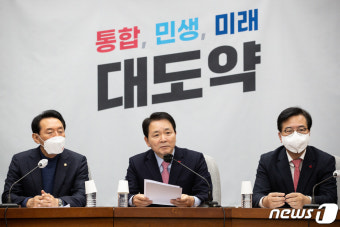 이재명 의혹 '비리 단죄 vs 보복 수사'…설 밥상머리 민심은?