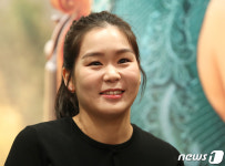 에스더 유의 미소
