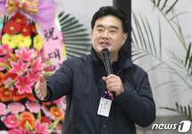 축사하는 이호재 한국사진기자협회장