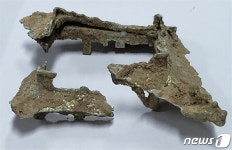 제주 오등동 고려시대 절터에서 금동다층소탑 유물 발굴