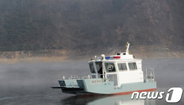 안동호 결빙으로 주민 실어 나르는 여객도선 운행 중단