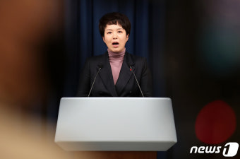 현안 브리핑하는 김은혜 홍보수석