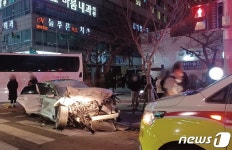 부산 동래구 사거리서 5중 추돌사고…5명 병원 이송