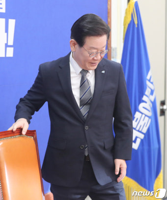 수원지검, 이재명 부부 소환 통보와 관련 더불어민주당 국면전환 쇼 비판에 반박하여 검사 탄핵안은 소환조사 절차만 앞둔 상태 설명
