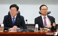 민주당의 길 1차 토론회 참석한 이재명-홍영표