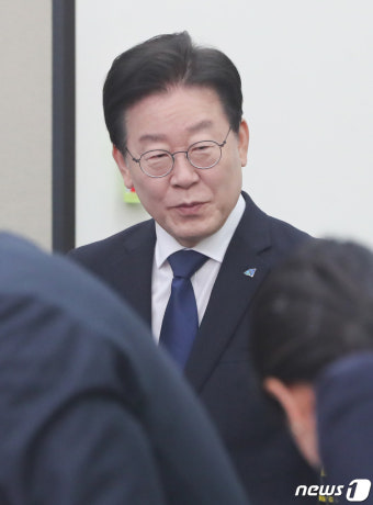 이재명, 초저출생·인구위기대책위원회 출범식 참석