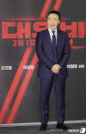 이성민, 환한 미소