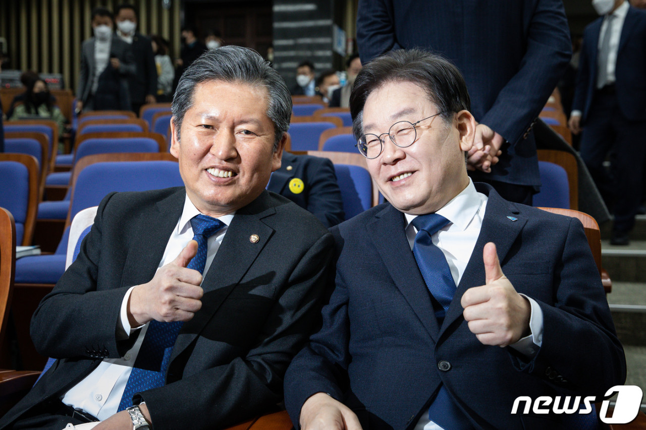이재명 대통령, 정청래 대표와 비공개 만찬 회동 예정…국가의 미래에 주목