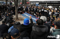 구호 외치는 이태원 참사 유가족협의회