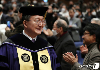 유홍림 서울대 총장 취임…