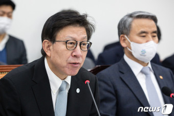 의원 질의 답하는 박형준 부산시장