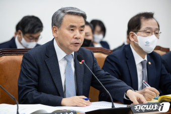 답변하는 이종섭 국방장관