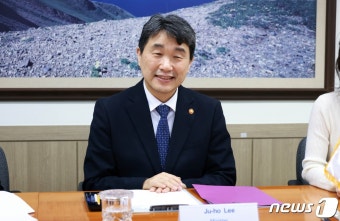 주한프랑스 대사와 면담하는 이주호 부총리