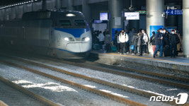 천안아산역 인근 KTX 사고로 1명 사망…열차 운행 재개(종합)