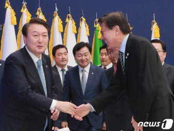 윤 대통령 “민생에 중앙과 지방 따로 없다”…취임 후 첫 전북 방문