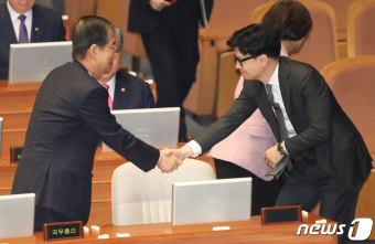 인사하는 한덕수·한동훈